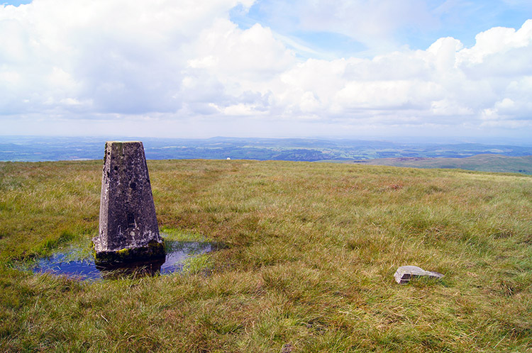 The view from the trig point on Gragareth