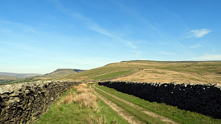 Crossing Little Fell to Hearne Top