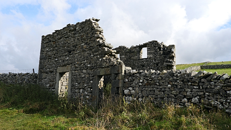 Decaying barn at Outaber