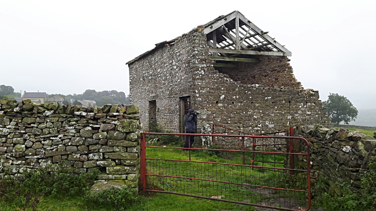 Decaying barn in Marrick