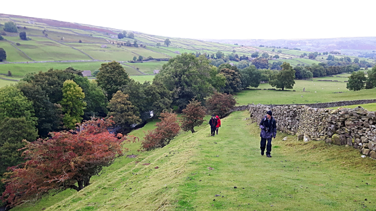 Climbing the bank to Stubbin Farm