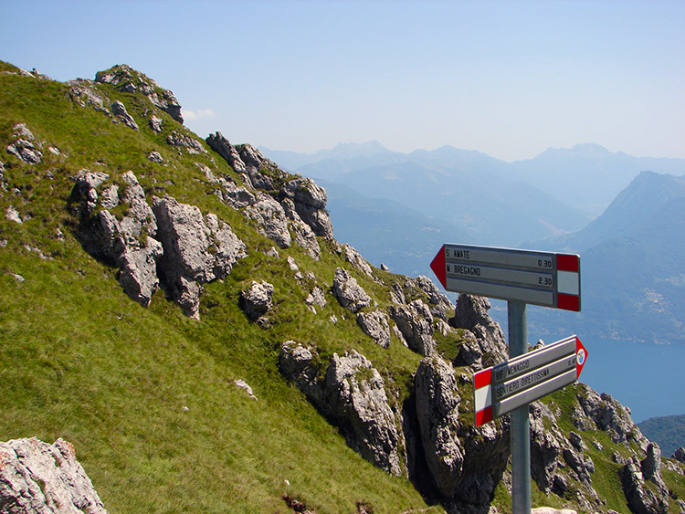 Signs at the junction of Via Direttissimo and Via Normale