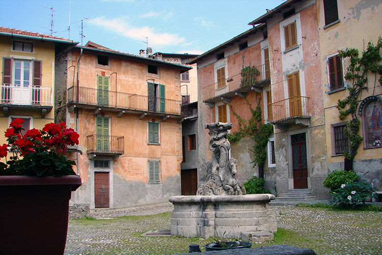 The central piazza in Naggio, a most charming village