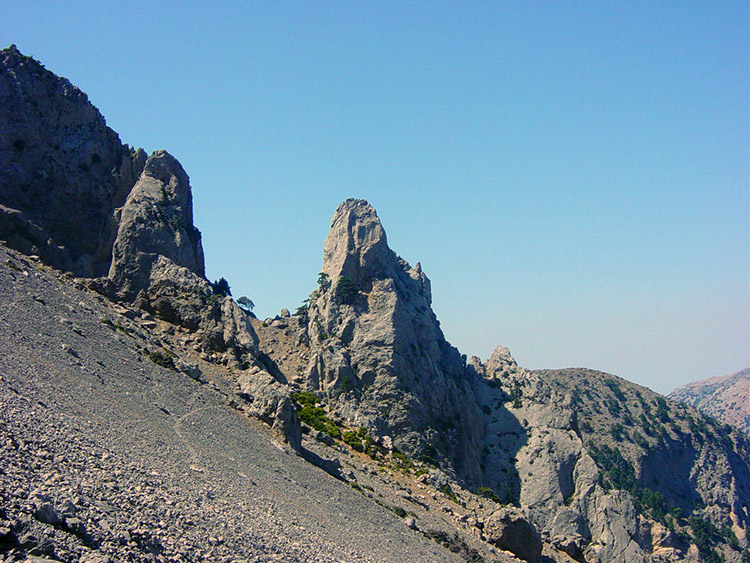 The lunar landscape of Gingilos