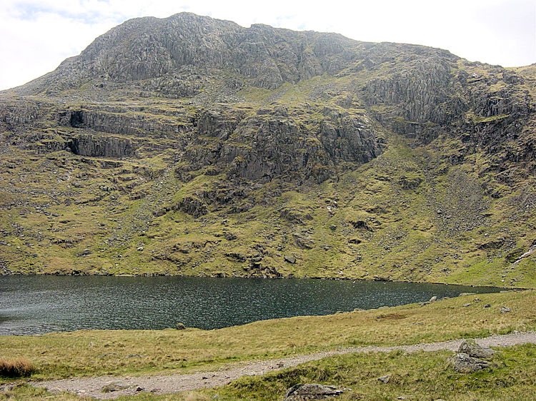 Angle Tarn and Hanging Knotts