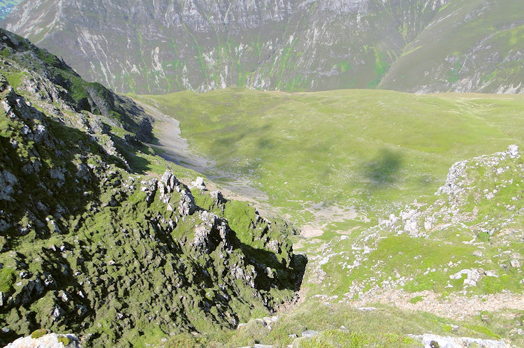 Dove Crags on the north-east facing flank of Grasmoor