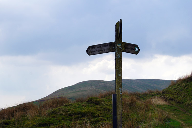 Meeting of ways near Hind Slack Top