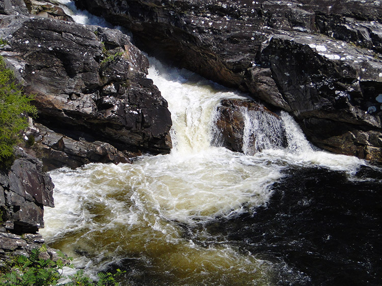 Water rips its way down River Ling