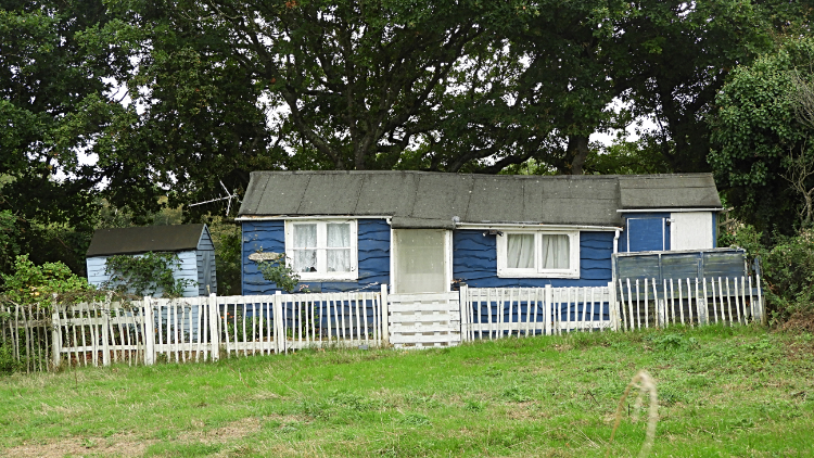 Home in a hut near to Thorness Bay