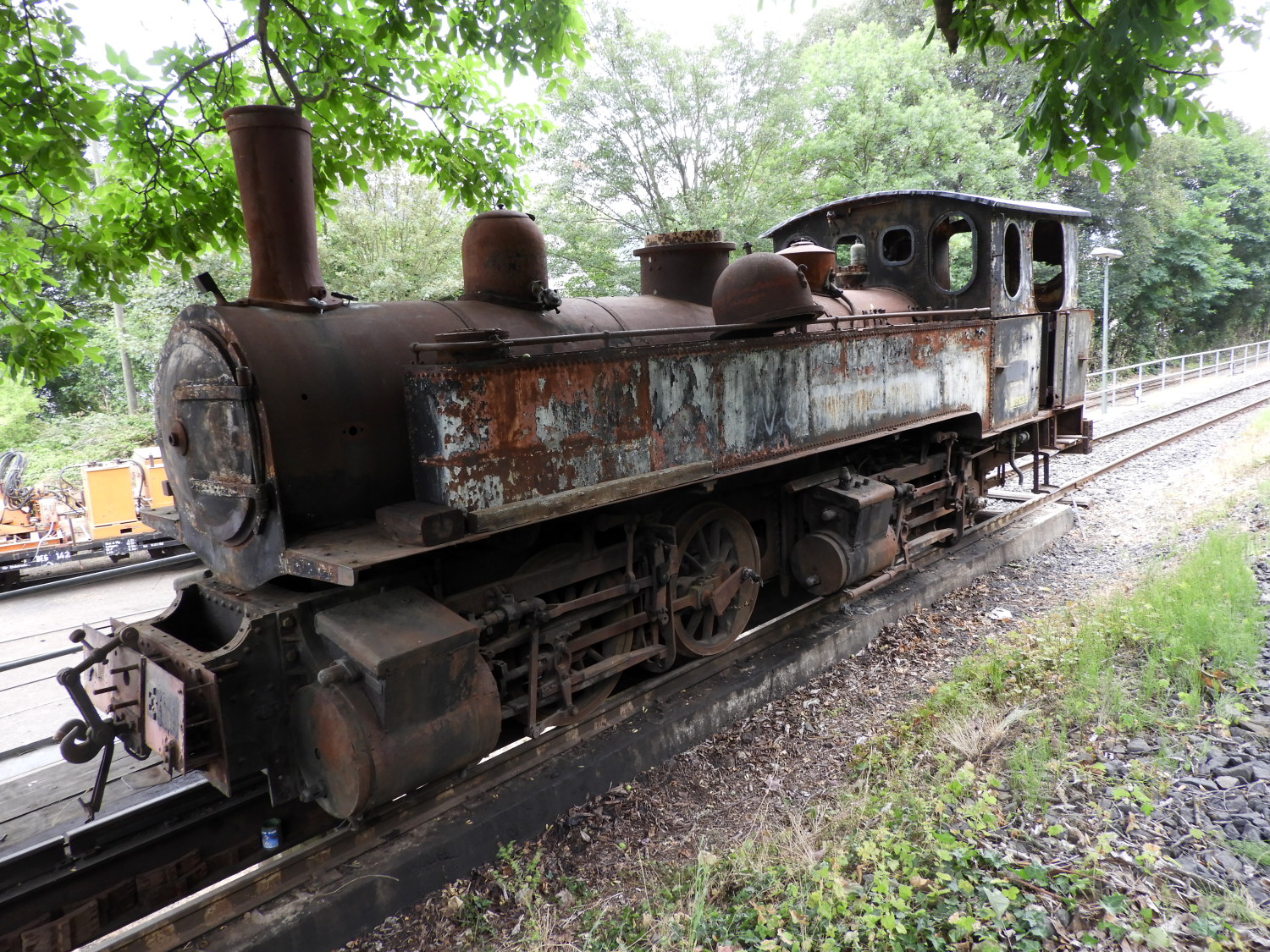 Train for renovation in Brohl-Lutzing