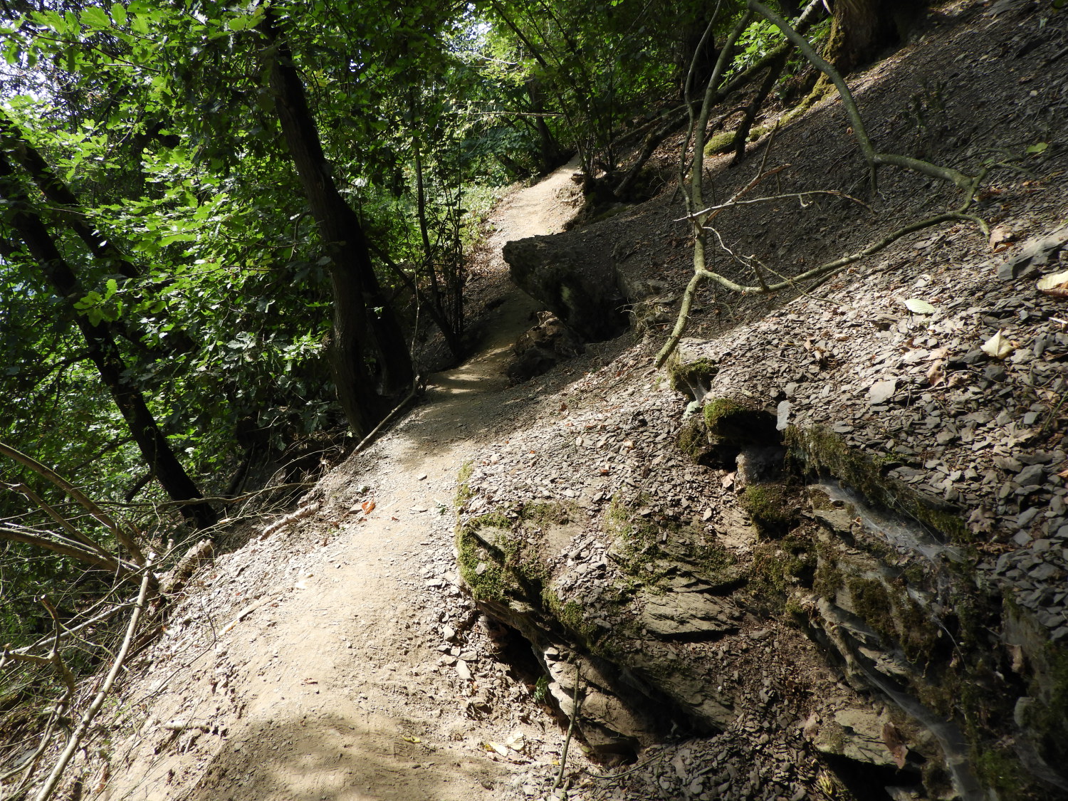 The narrow path along the Klettervariante