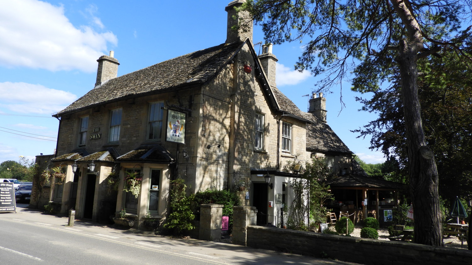 Ye Olde Swan, Radcot Bridge