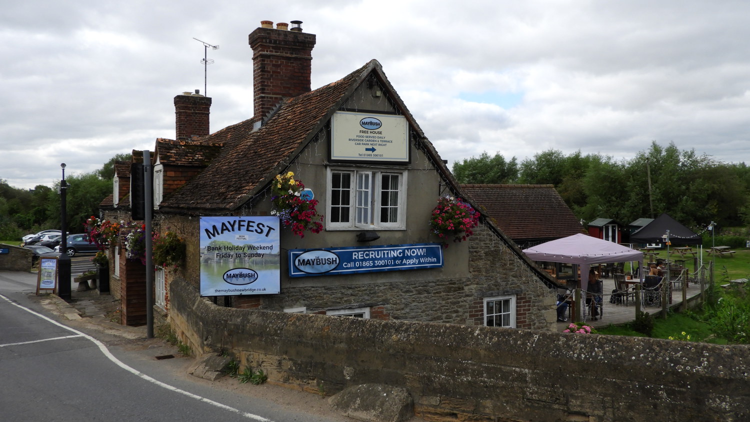 Maybush Pub at New Bridge