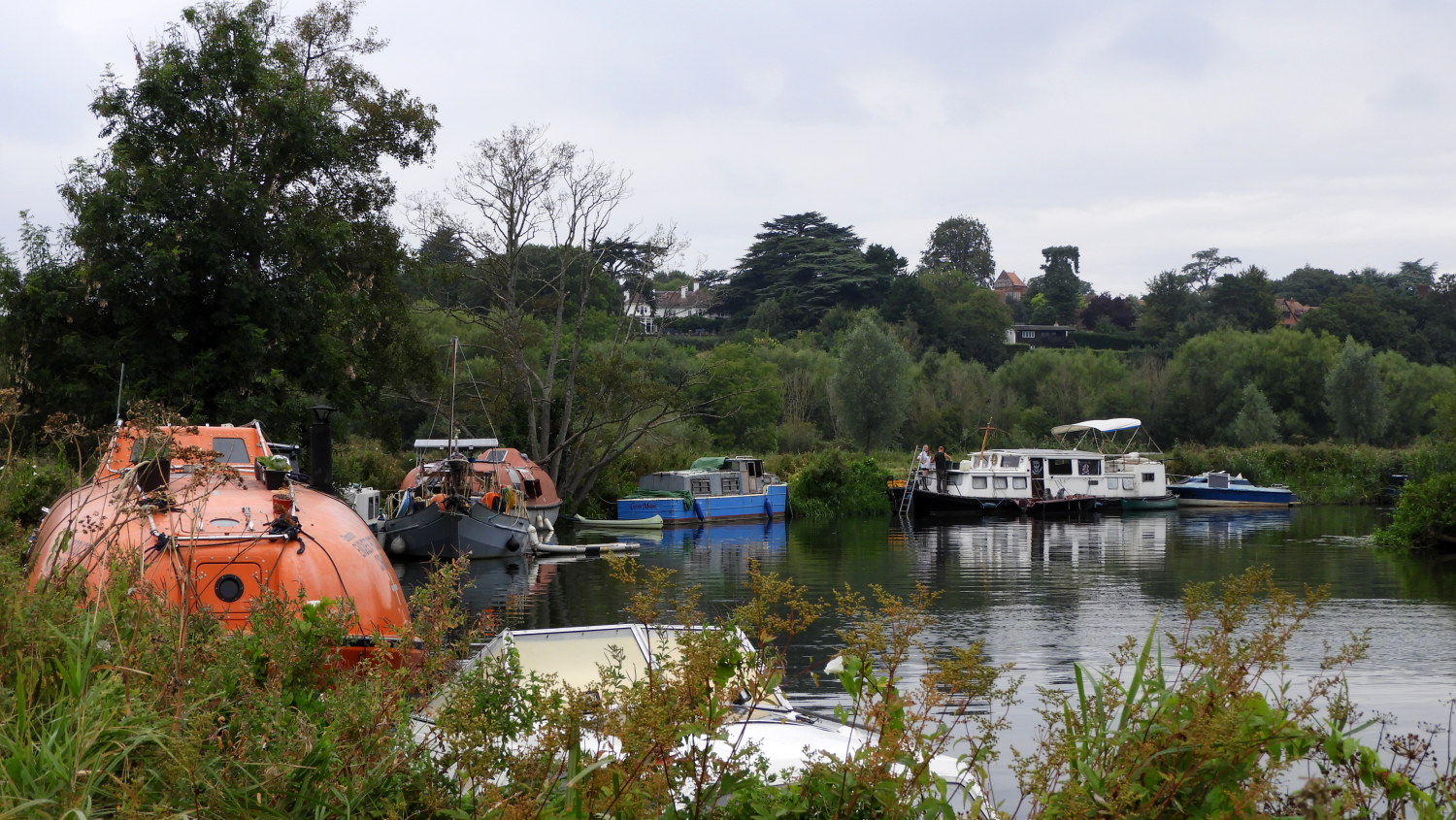 River cruisers and survival craft