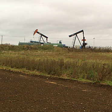 Nodding Donkeys extracting oil near Fiskerton