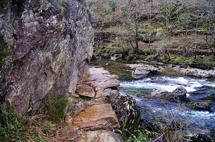 The narrow path with the hand grips