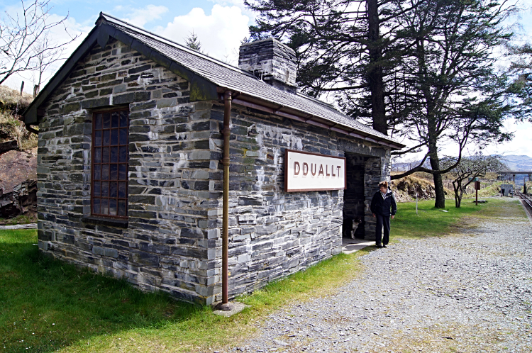 Dduallt railway station