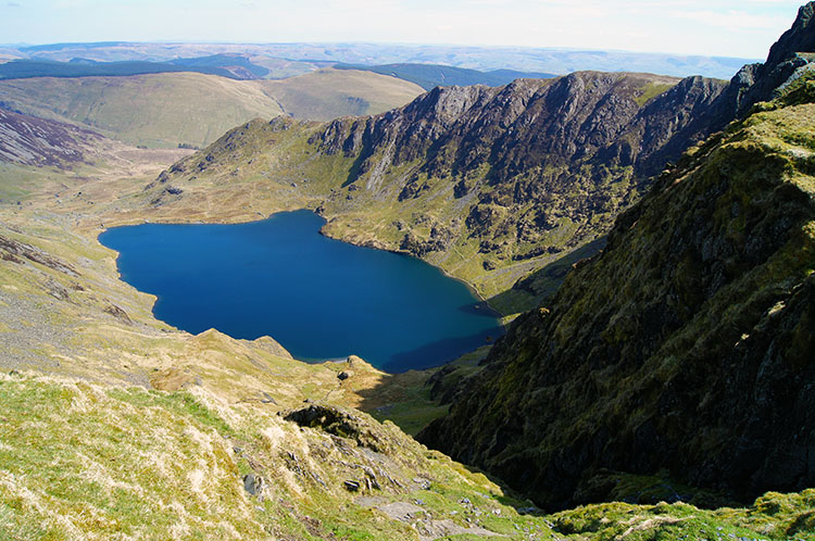 Llyn y Gadair sits in a natural amphitheater