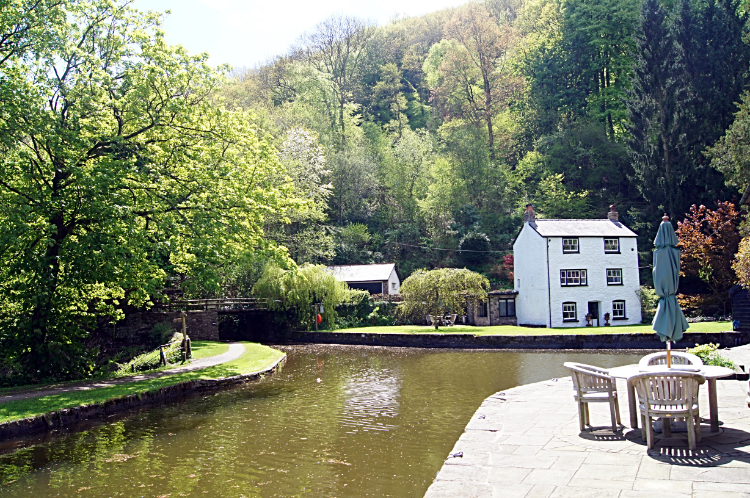 Wharfingers Cottage, monmouthshire Brecon Canal