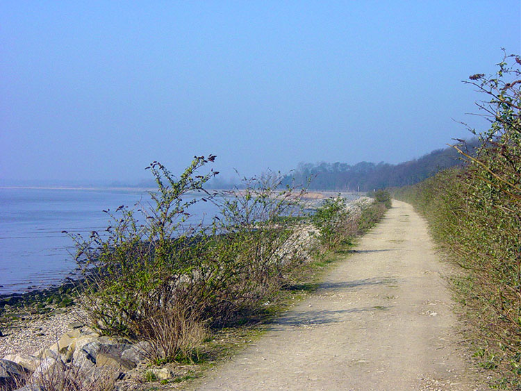 Beginning the Wolds Way beside the Humber Estuary