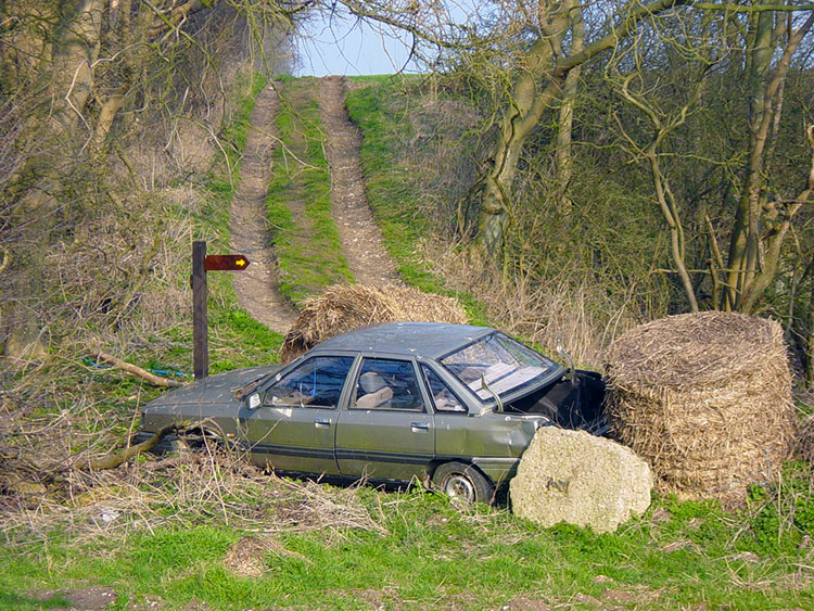 Abandoned car in Stocking Dale