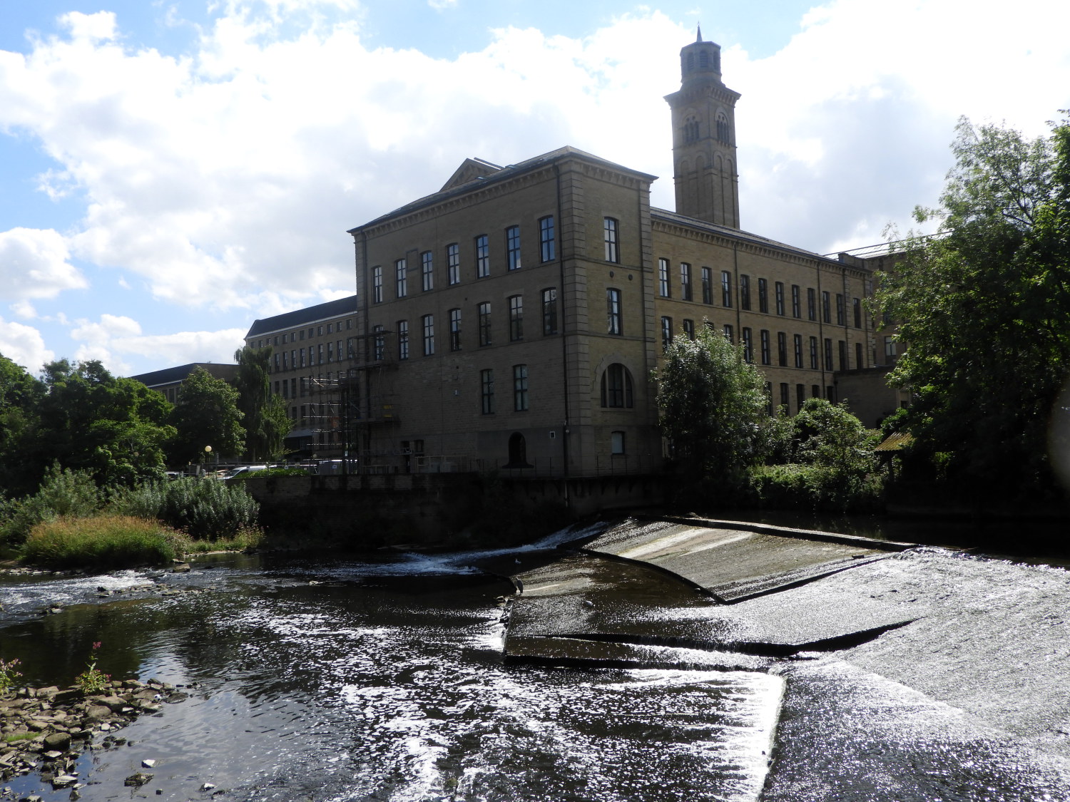 Weir on River Aire in Robert's Park