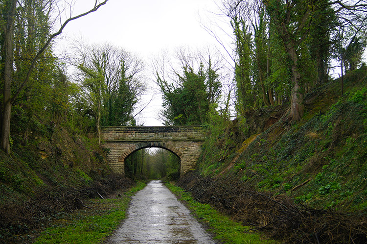 Approaching Kingbarrow Farm Bridge