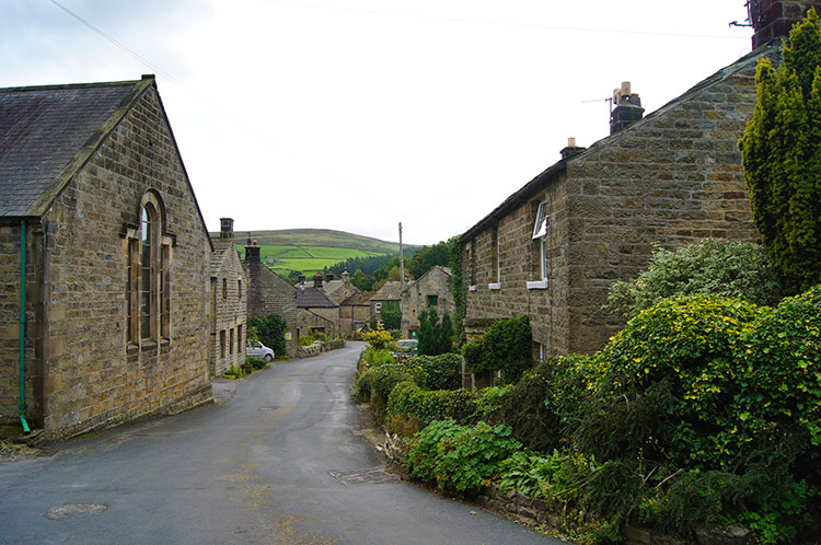 Walking the final yards through Lofthouse