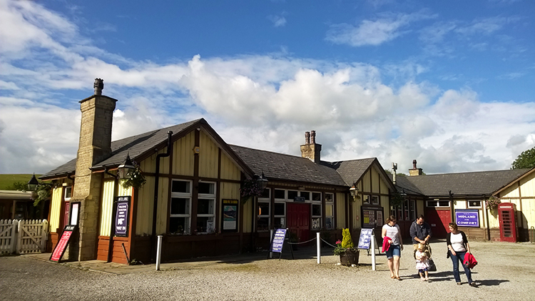 Setting off on the walk from Bolton Abbey Station