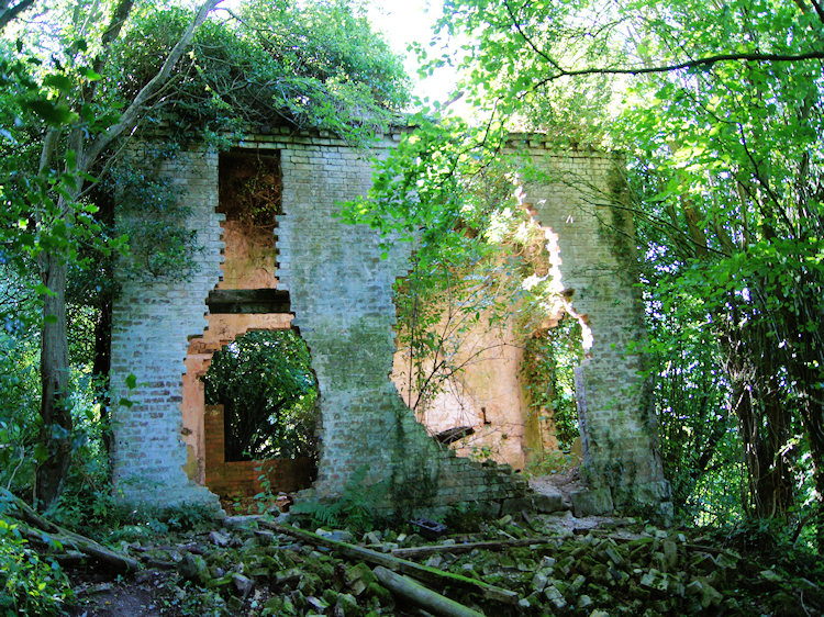 Derelict building near Black Hayes