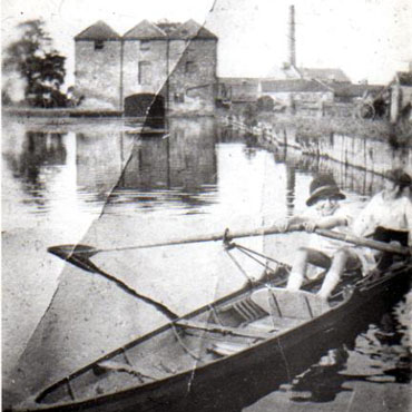 Original wharf and warehouse Grantham c1925