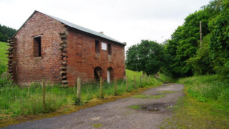 Derelict building near the site of Longmeg Mine