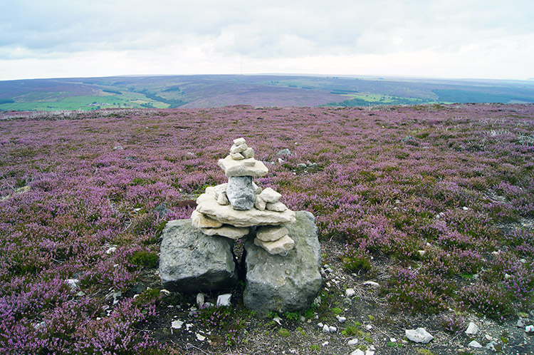 Elaborate cairn near Locker Bank