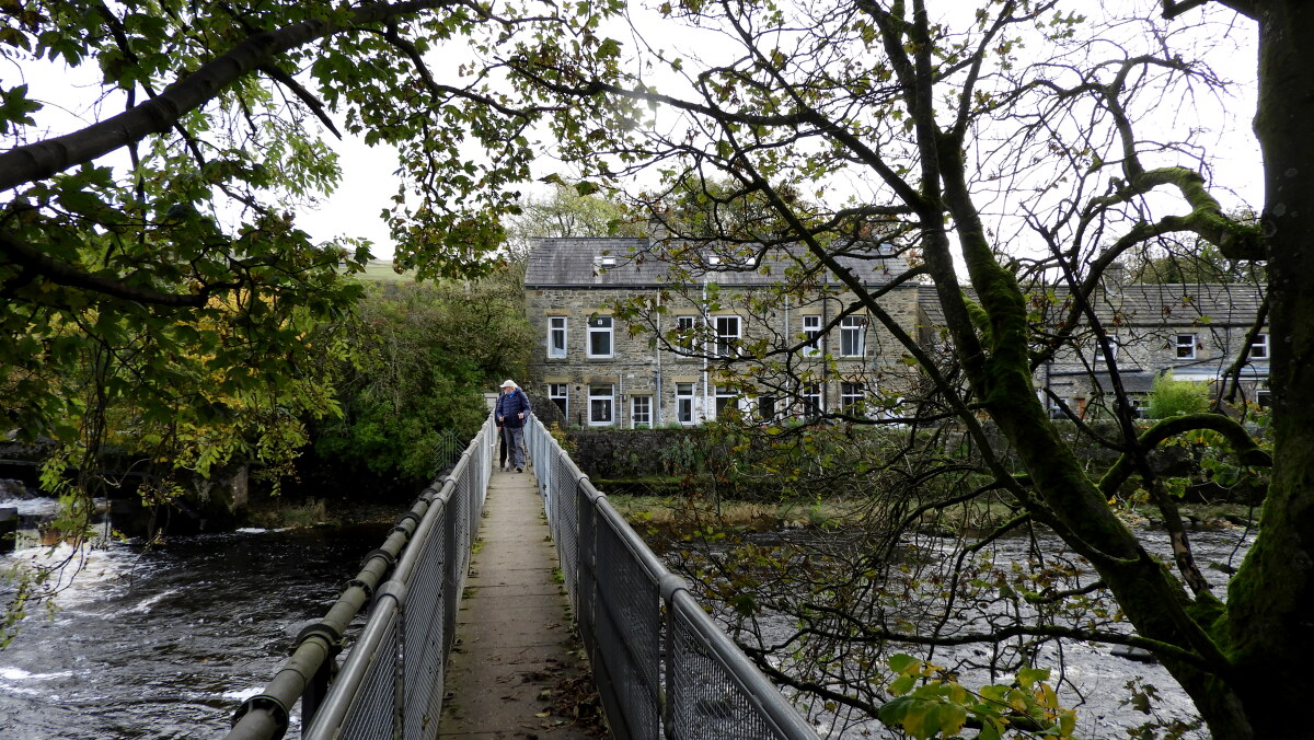 Footbridge over the River Ribble at Holmehead