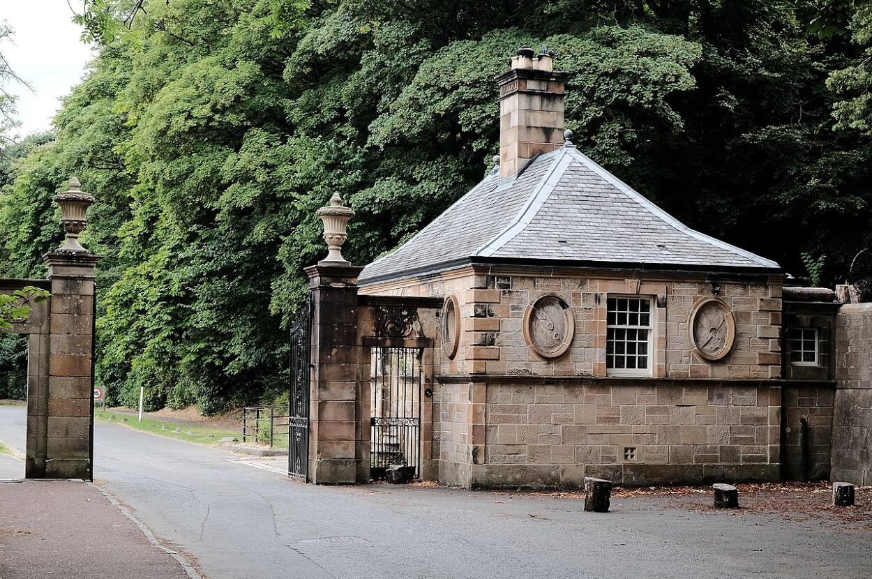 Gatehouse into Pollok Country Park