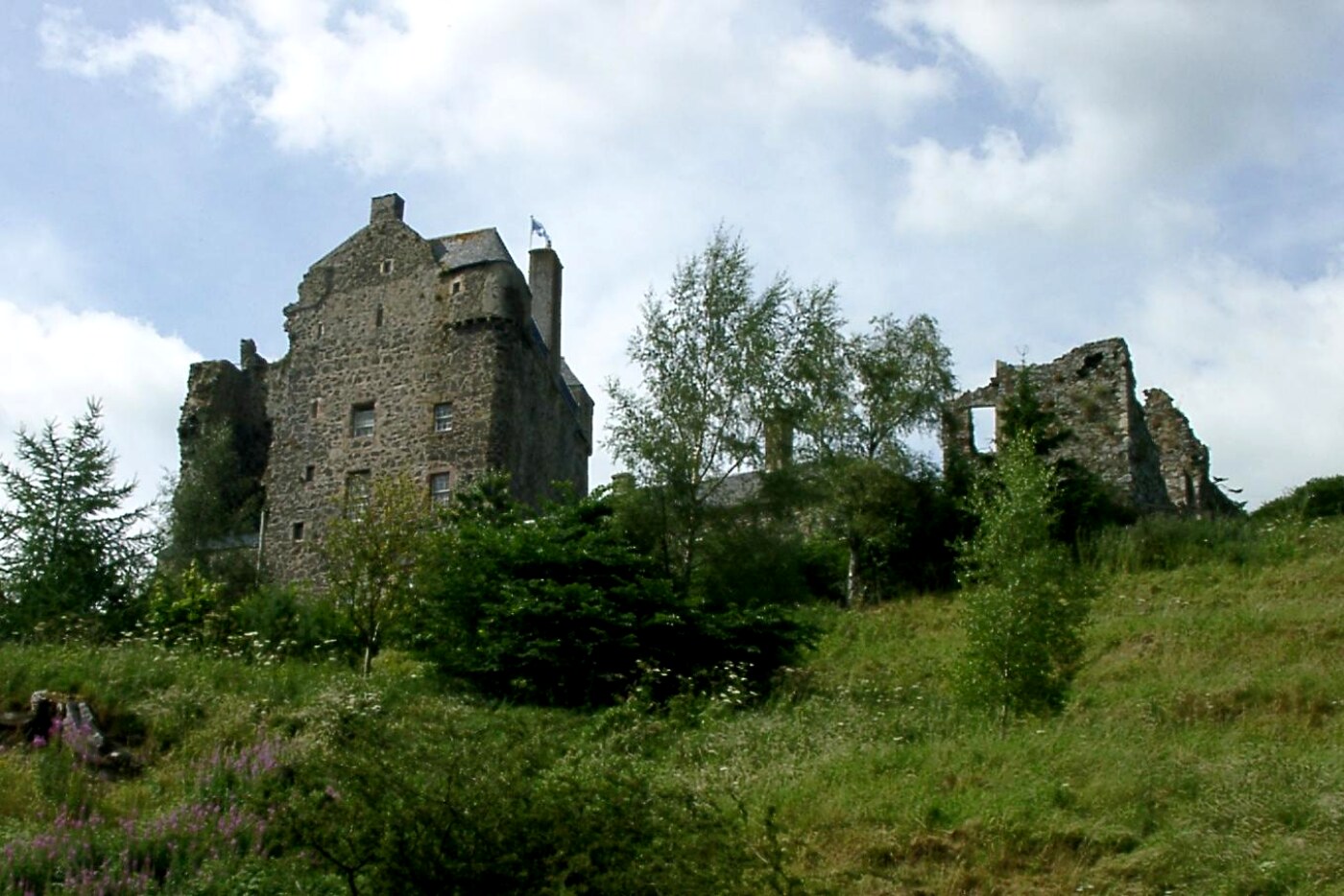 Neidpath Castle