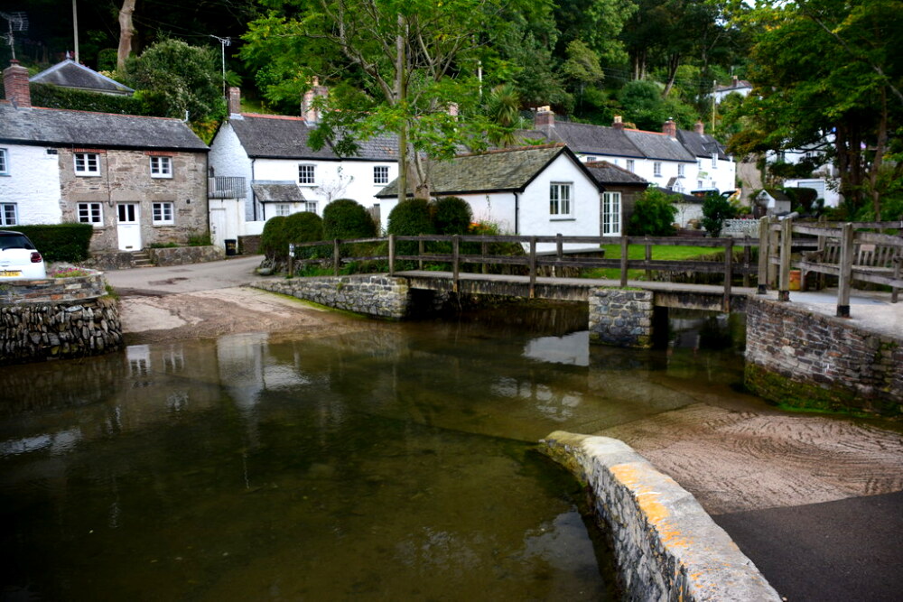 Footbridge and ford in Helford