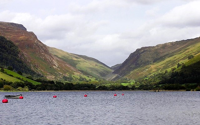 Looking north-east up the Bwlch Llyn Bach pass