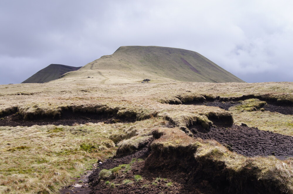 Approaching Picws Du, Fan Foel and Fan Brycheiniog