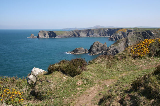 Coast between Trefin and Abercastle