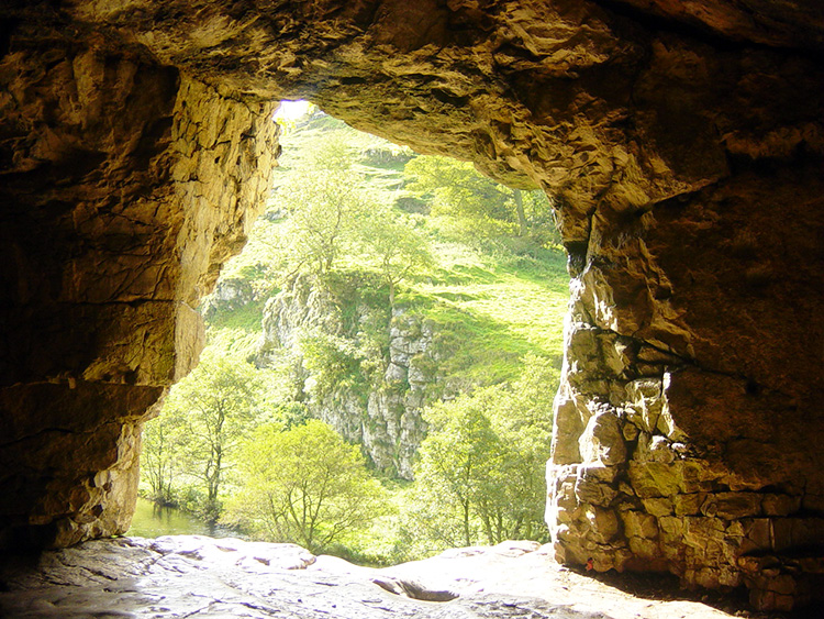 The cave at the end of Wolfscote Dale