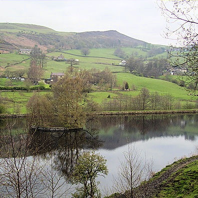 Reservoir alongside the Sett Valley Trail with Lantern Pike