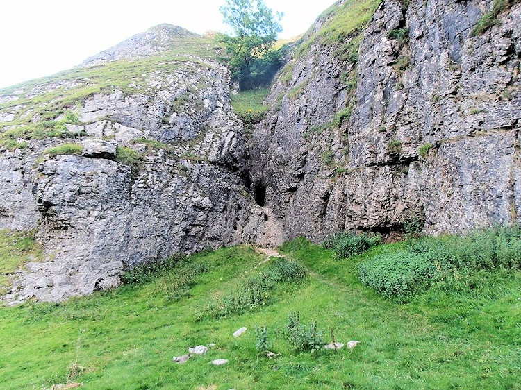 Cavedale en route Peak Forest