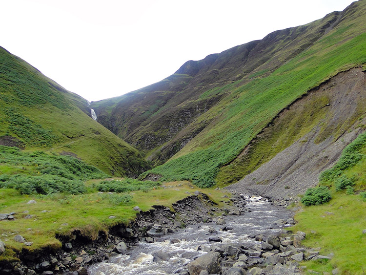 The approach track from Tailburn Bridge