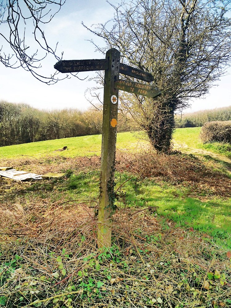 Waypost between Ford and Troway