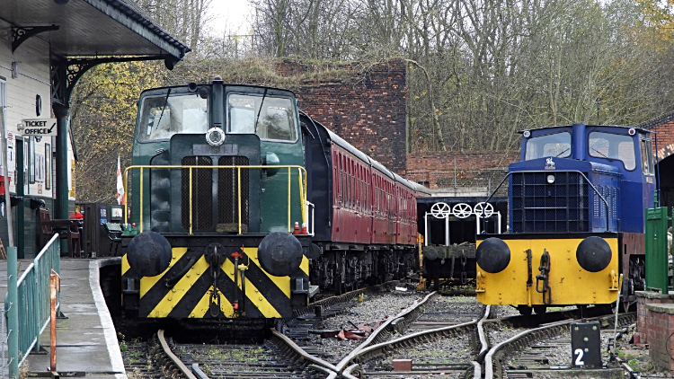 Trains in Elsecar Station