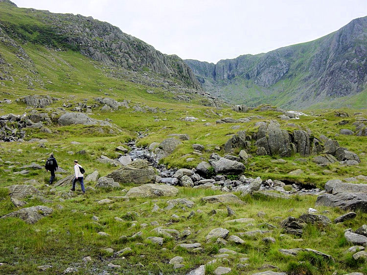 Climbing from Llyn Ogwen to Bochlwyd Buttress