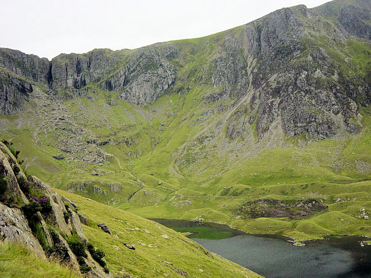 Devil's Kitchen and Y Garn from Llyn Bochlwyd