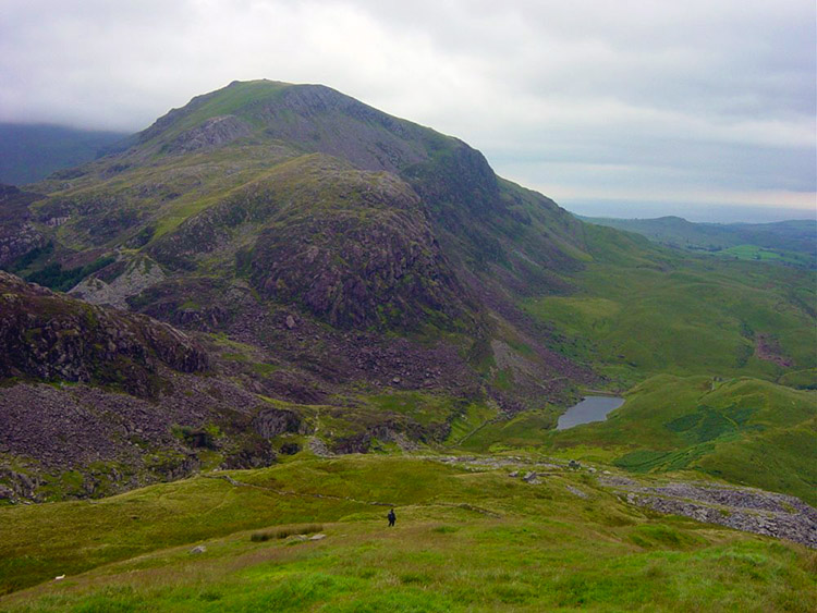 Descending to the disused quarry at Cwm Trwsgl