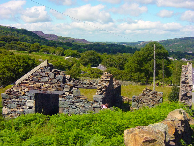 Disused building on the outskirts of Llanberis